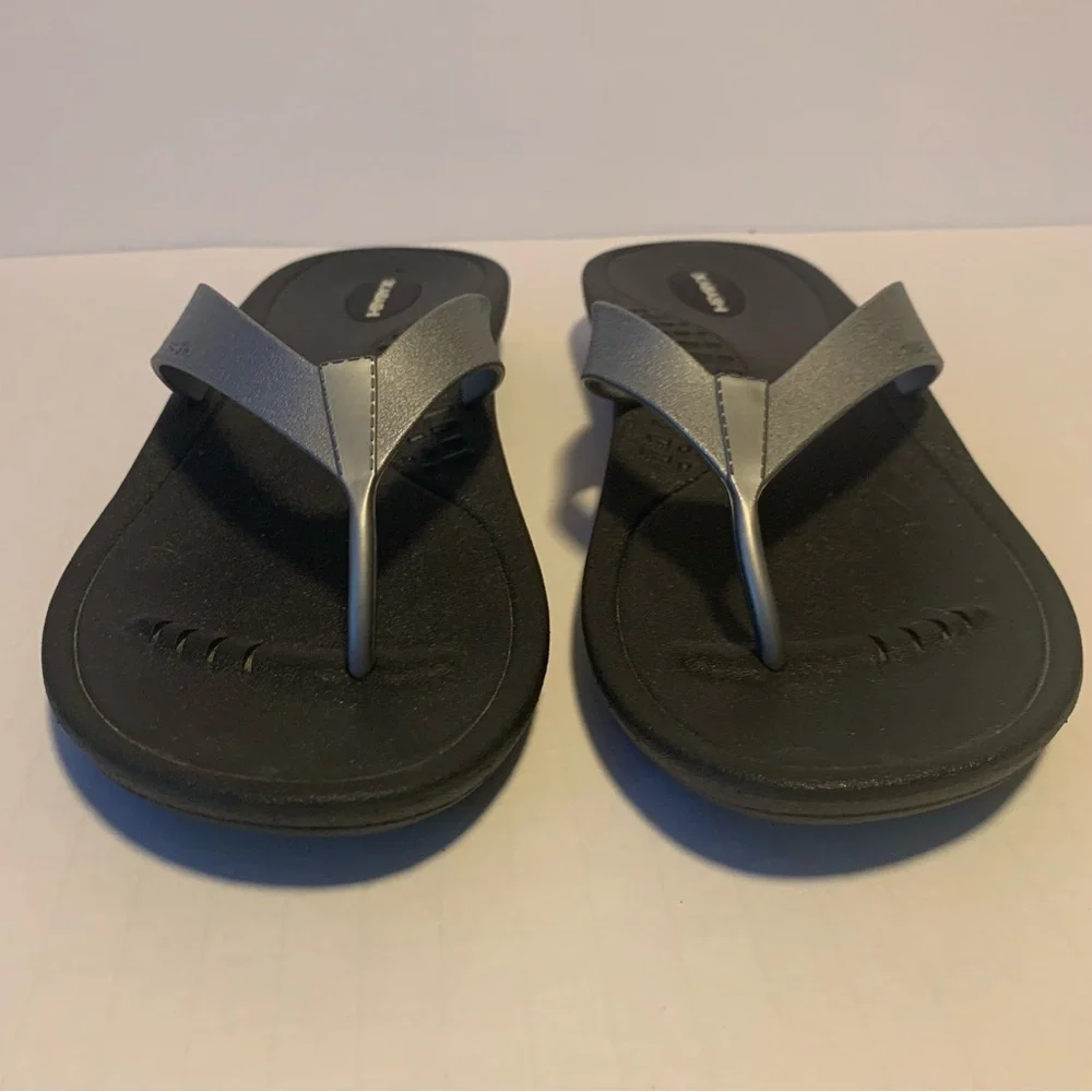 Okabashi Women’s Size LG (8.5-9) Black and Silver Rubber Flip Flops Sturdy EUC